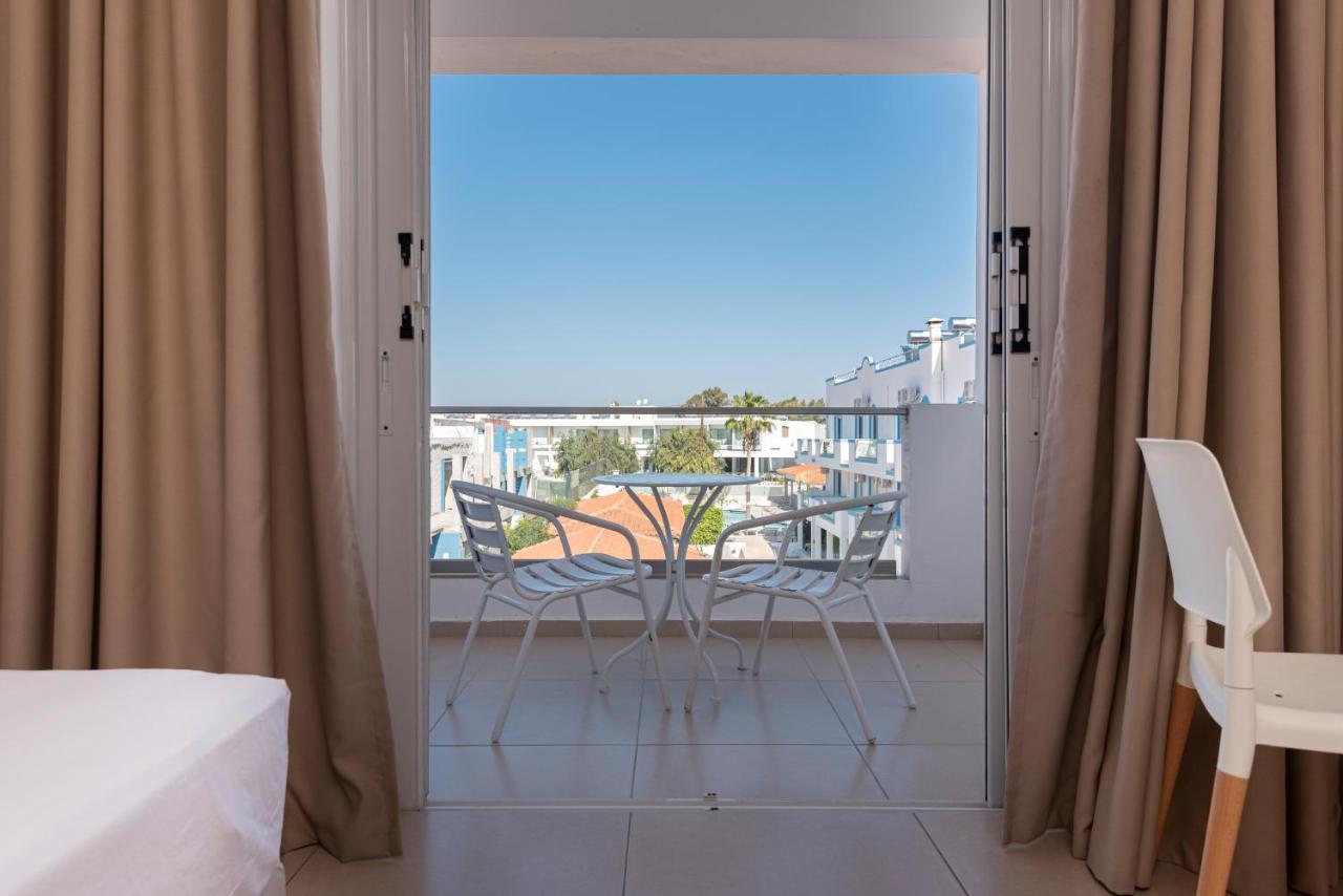 Aegean Blu Hotel & Apartments คอสทาวน์ ภายนอก รูปภาพ