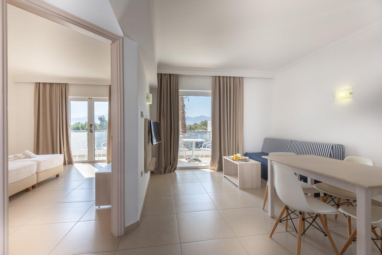 Aegean Blu Hotel & Apartments คอสทาวน์ ภายนอก รูปภาพ