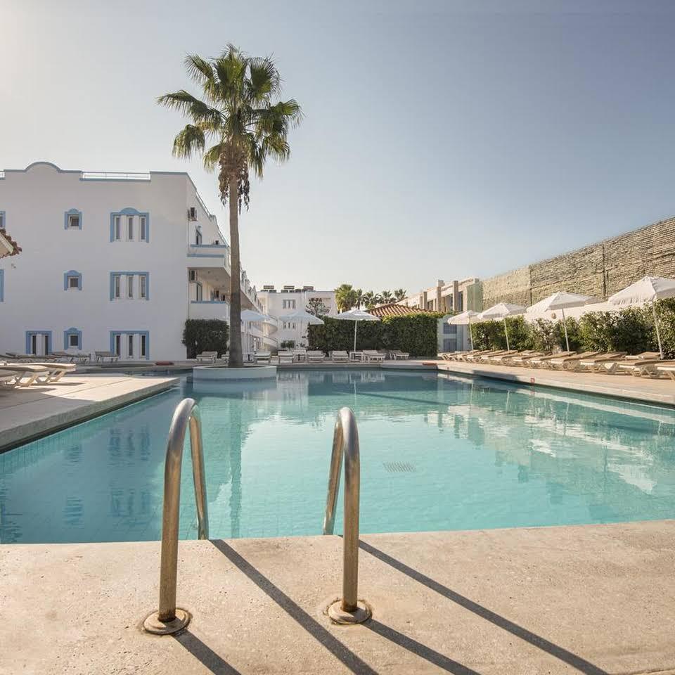 Aegean Blu Hotel & Apartments คอสทาวน์ ภายนอก รูปภาพ