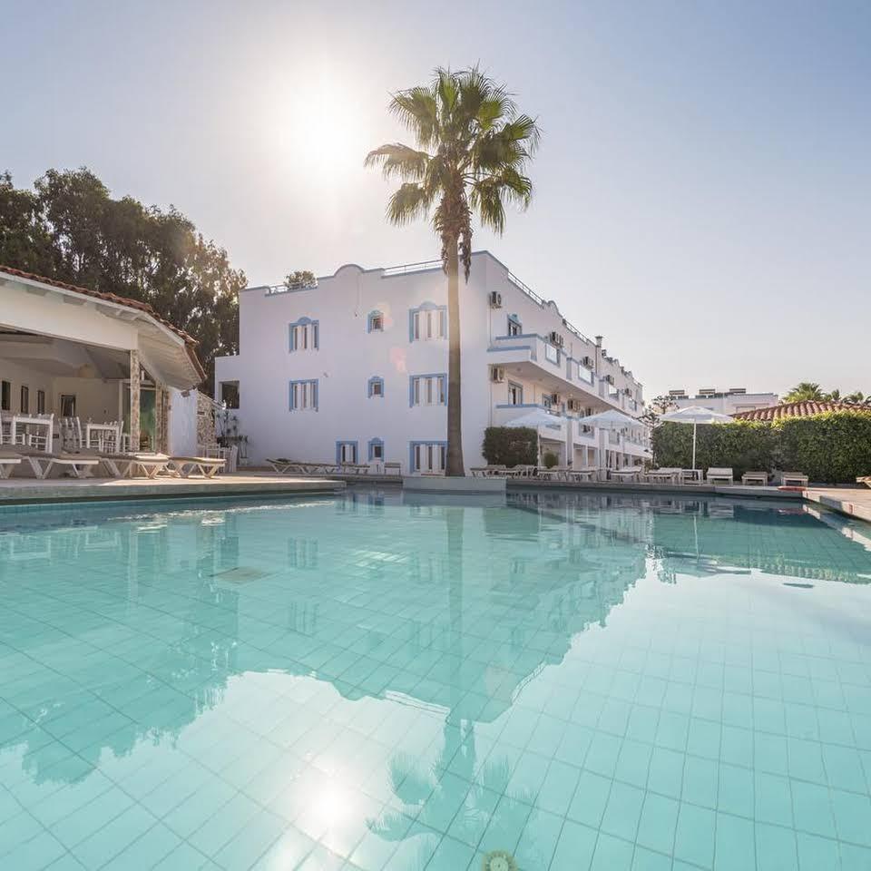 Aegean Blu Hotel & Apartments คอสทาวน์ ภายนอก รูปภาพ