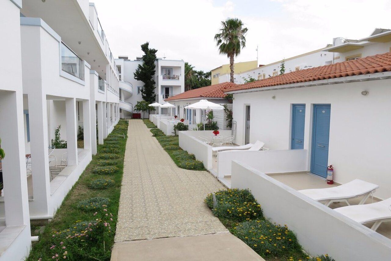 Aegean Blu Hotel & Apartments คอสทาวน์ ภายนอก รูปภาพ