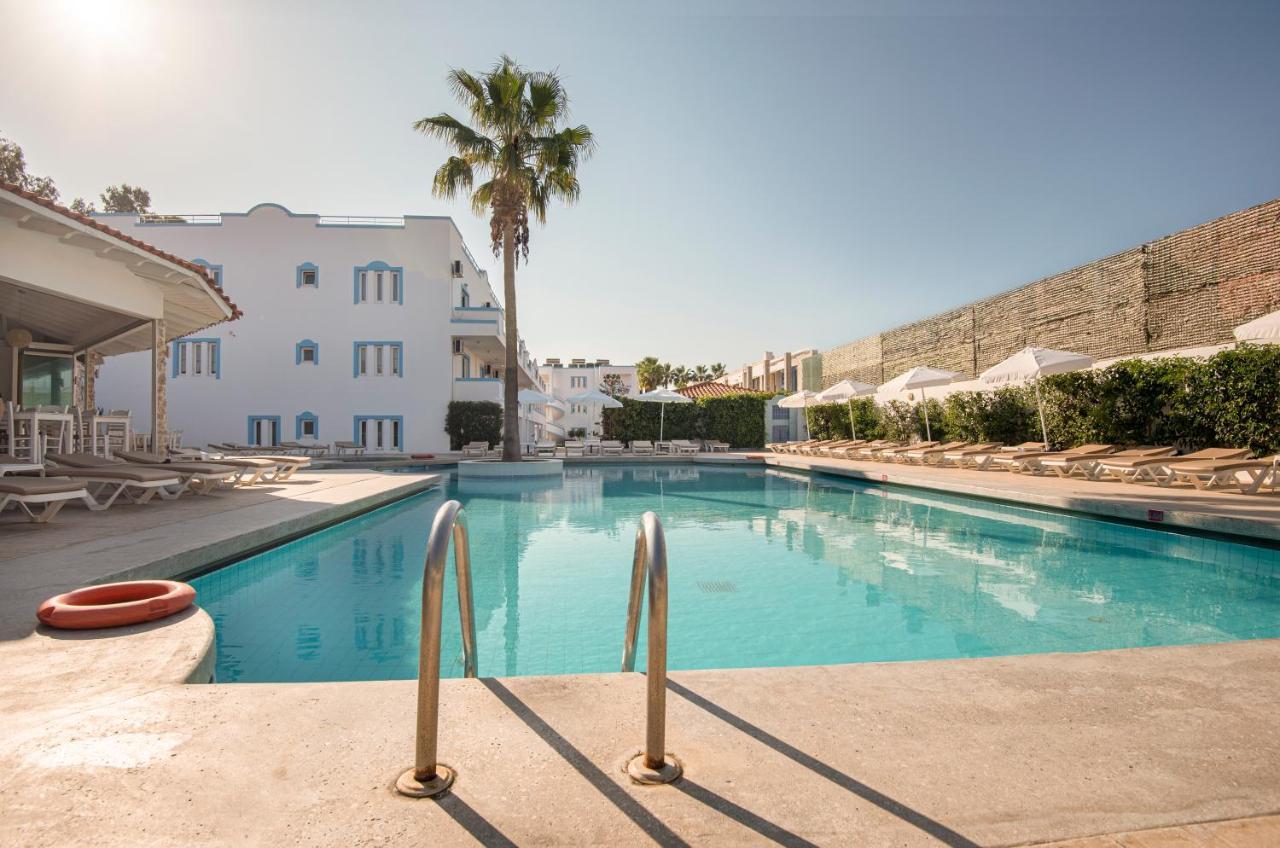 Aegean Blu Hotel & Apartments คอสทาวน์ ภายนอก รูปภาพ